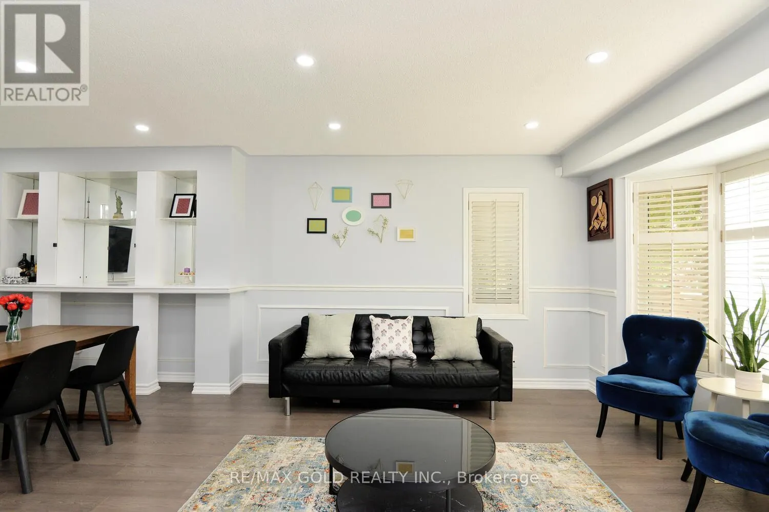 7 LOFTY PINES PLACE