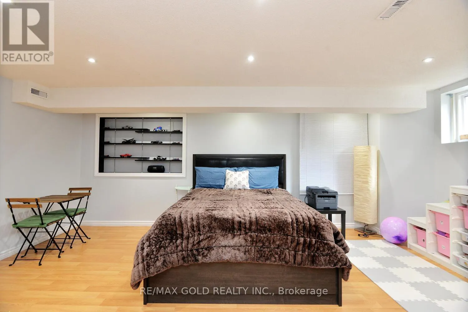7 LOFTY PINES PLACE