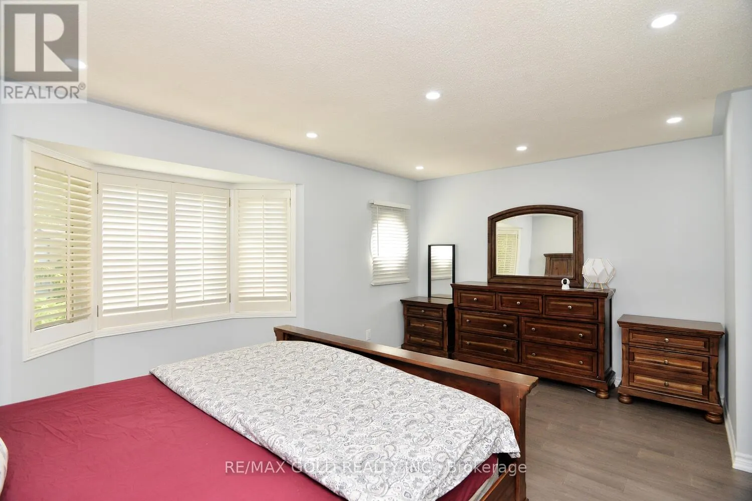 7 LOFTY PINES PLACE