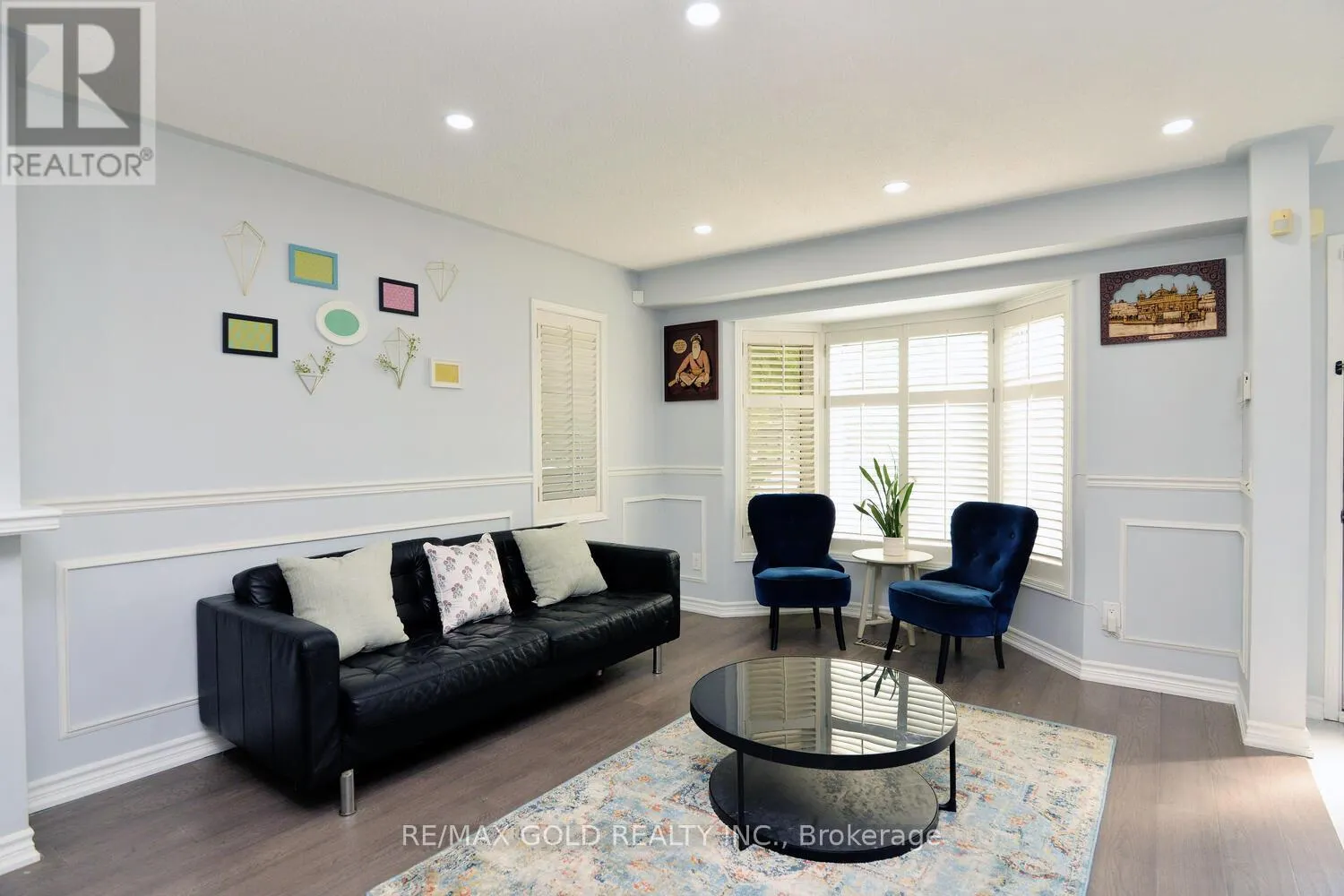 7 LOFTY PINES PLACE