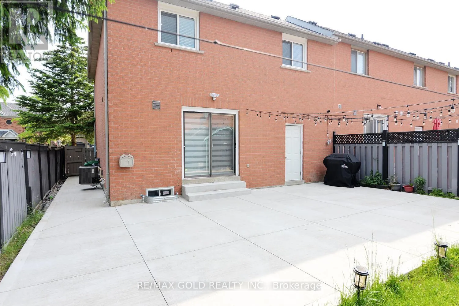 7 LOFTY PINES PLACE
