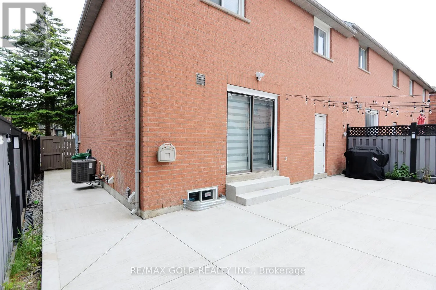 7 LOFTY PINES PLACE