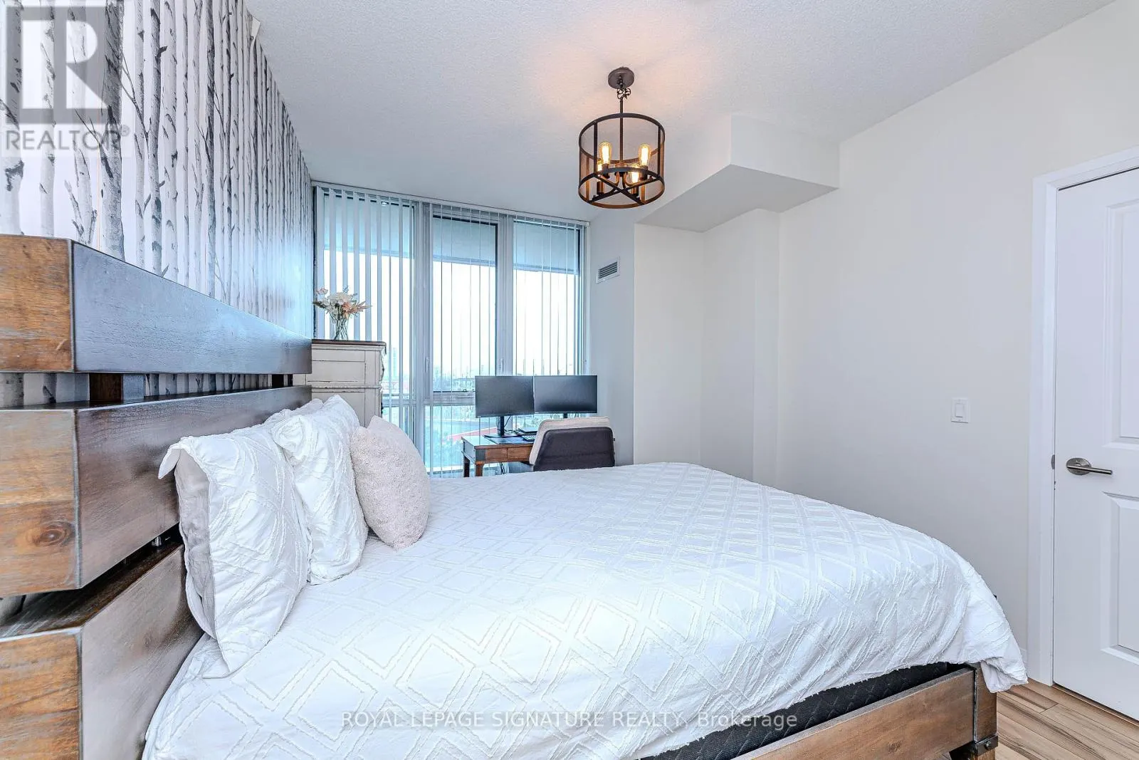 408 - 55 EGLINTON AVENUE W