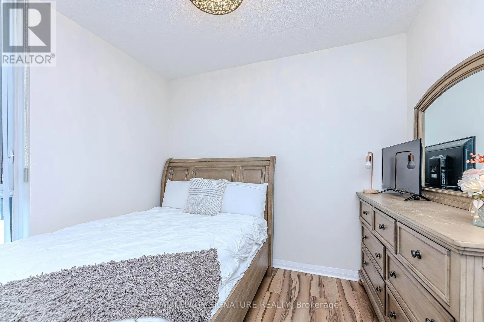 408 - 55 EGLINTON AVENUE W