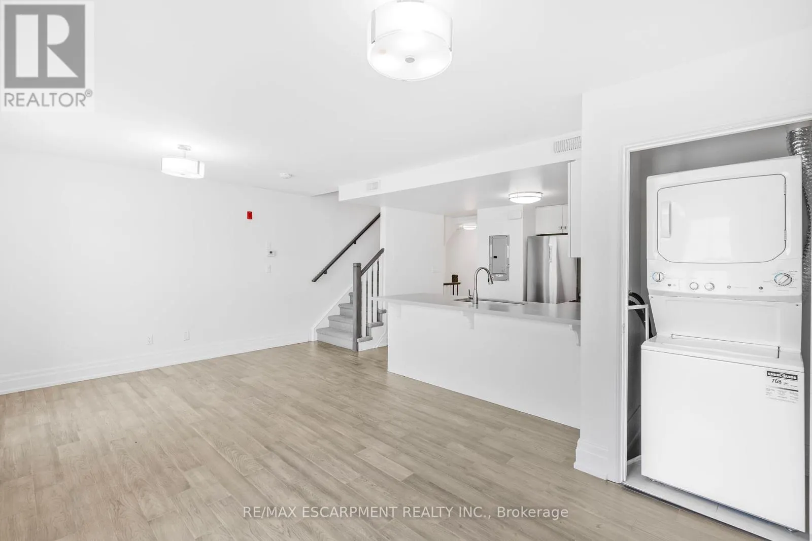 206 - 760 LAKESHORE ROAD E