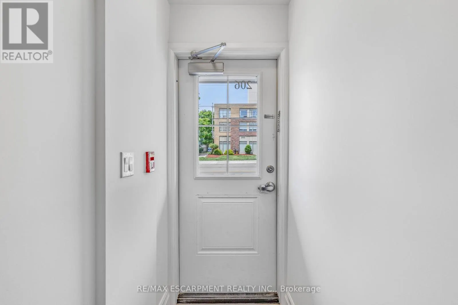206 - 760 LAKESHORE ROAD E