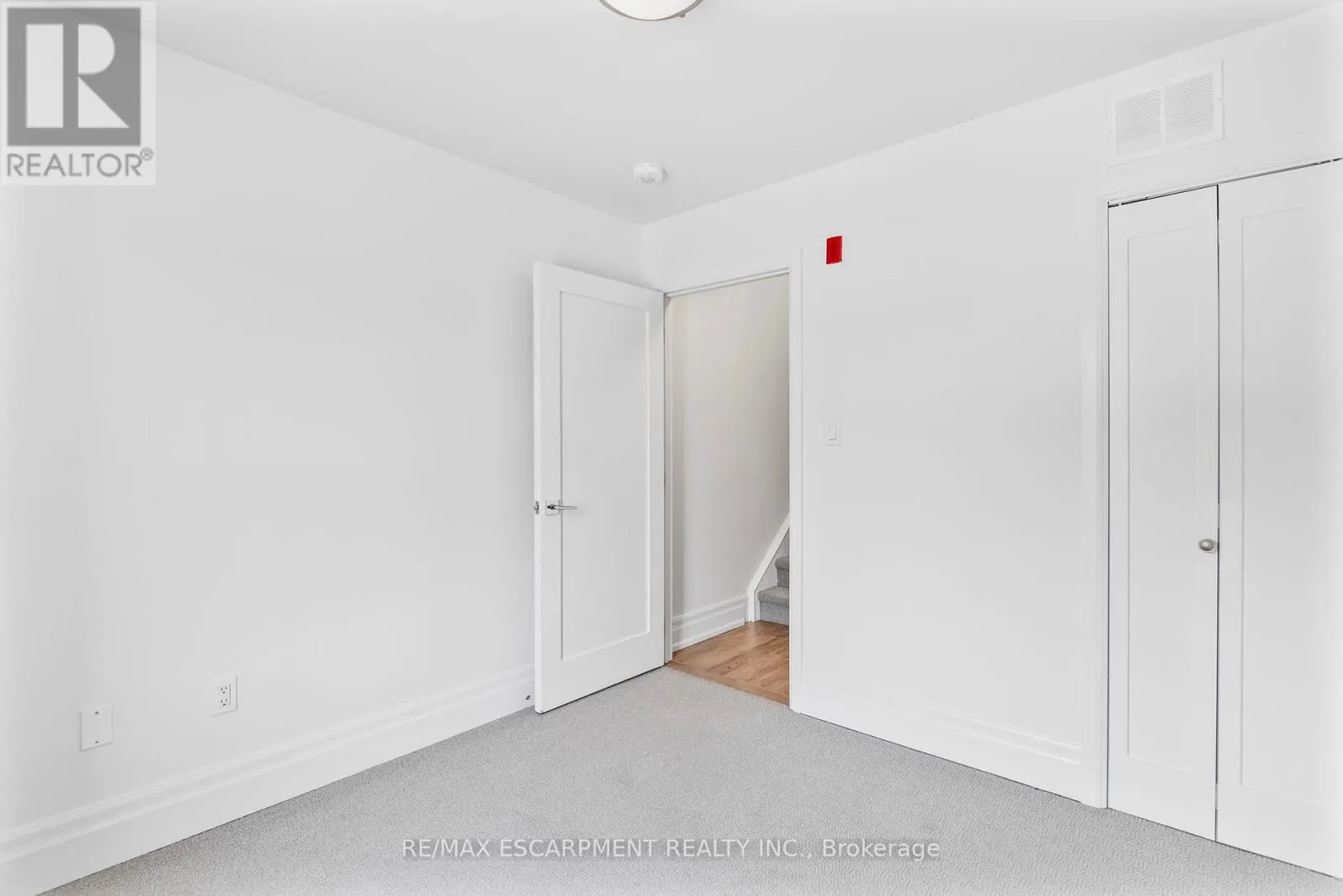 206 - 760 LAKESHORE ROAD E