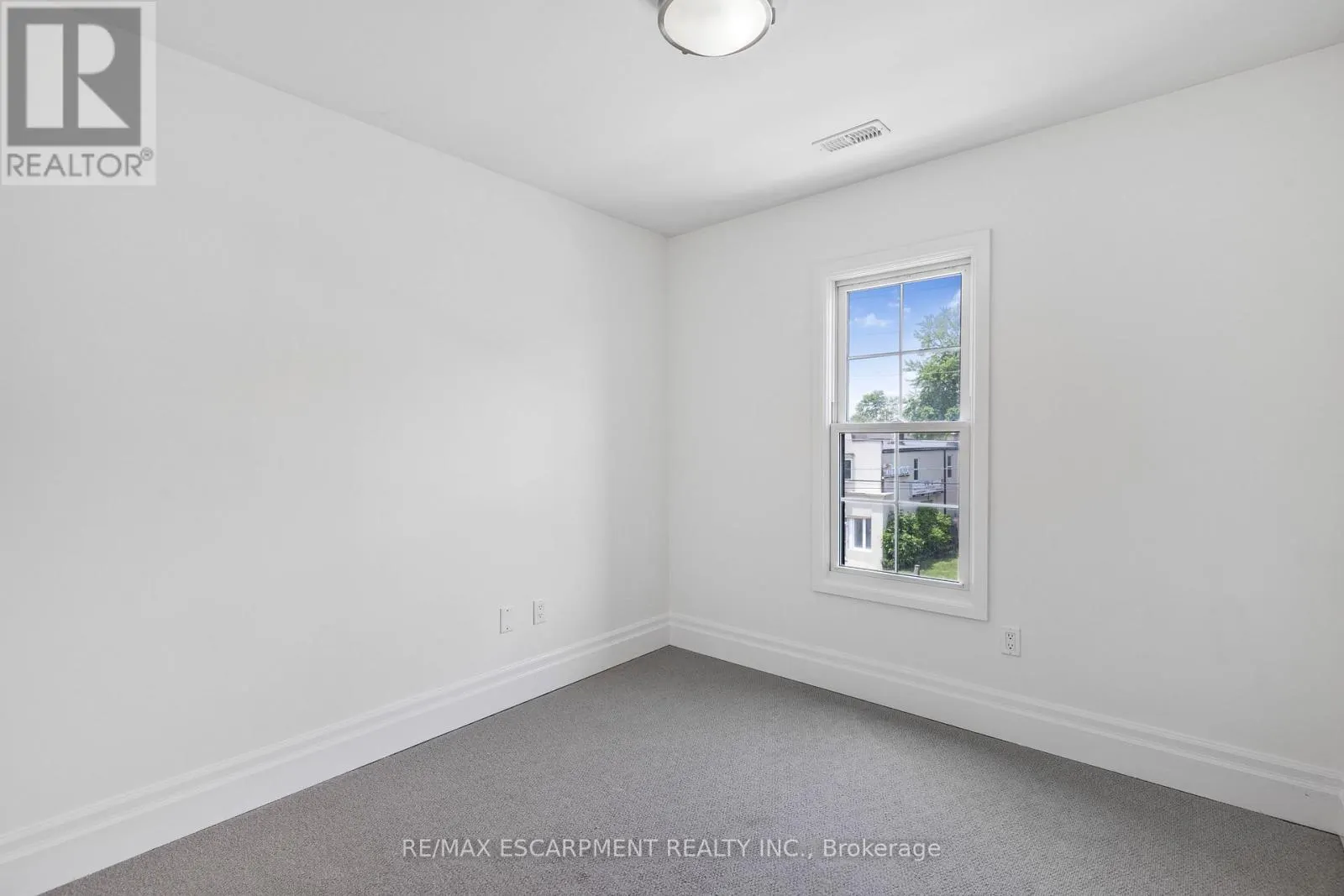 206 - 760 LAKESHORE ROAD E