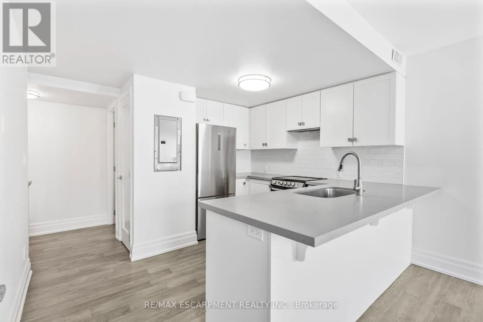 206 - 760 LAKESHORE ROAD E