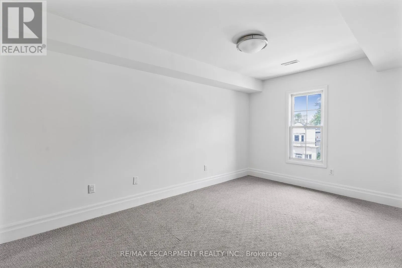 206 - 760 LAKESHORE ROAD E
