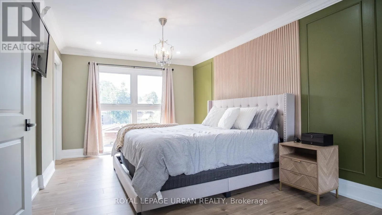 4 DEERFIELD CRESCENT