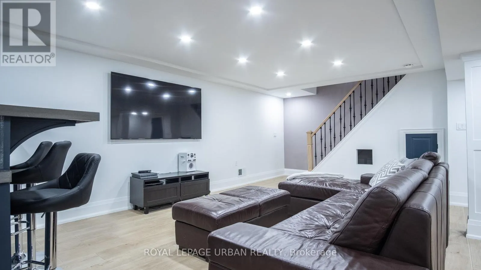 4 DEERFIELD CRESCENT