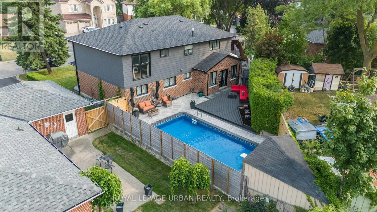 4 DEERFIELD CRESCENT