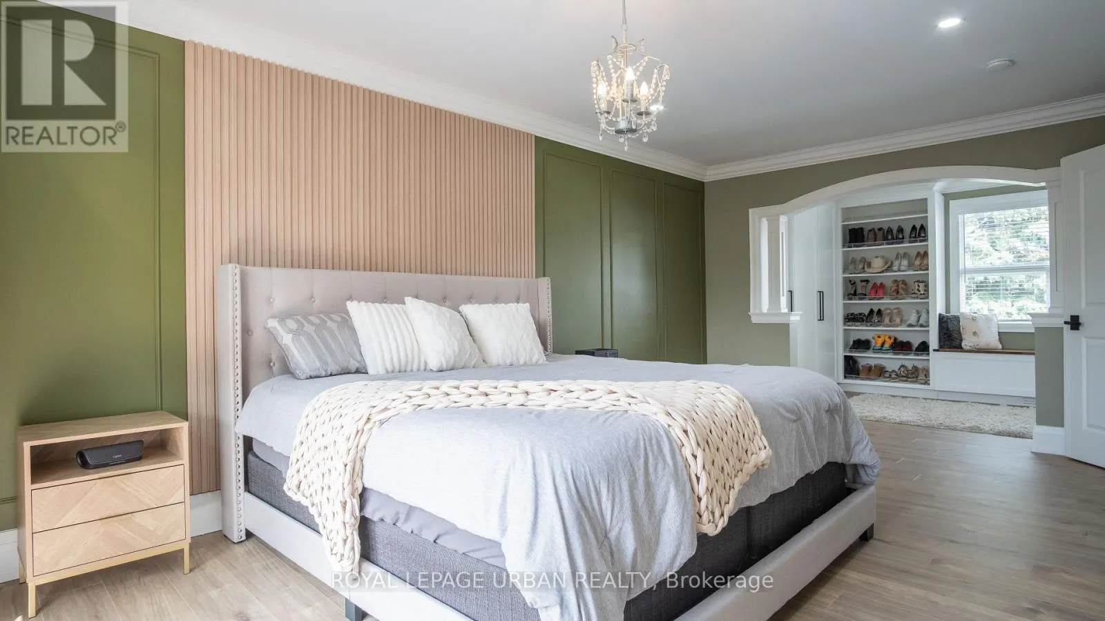 4 DEERFIELD CRESCENT