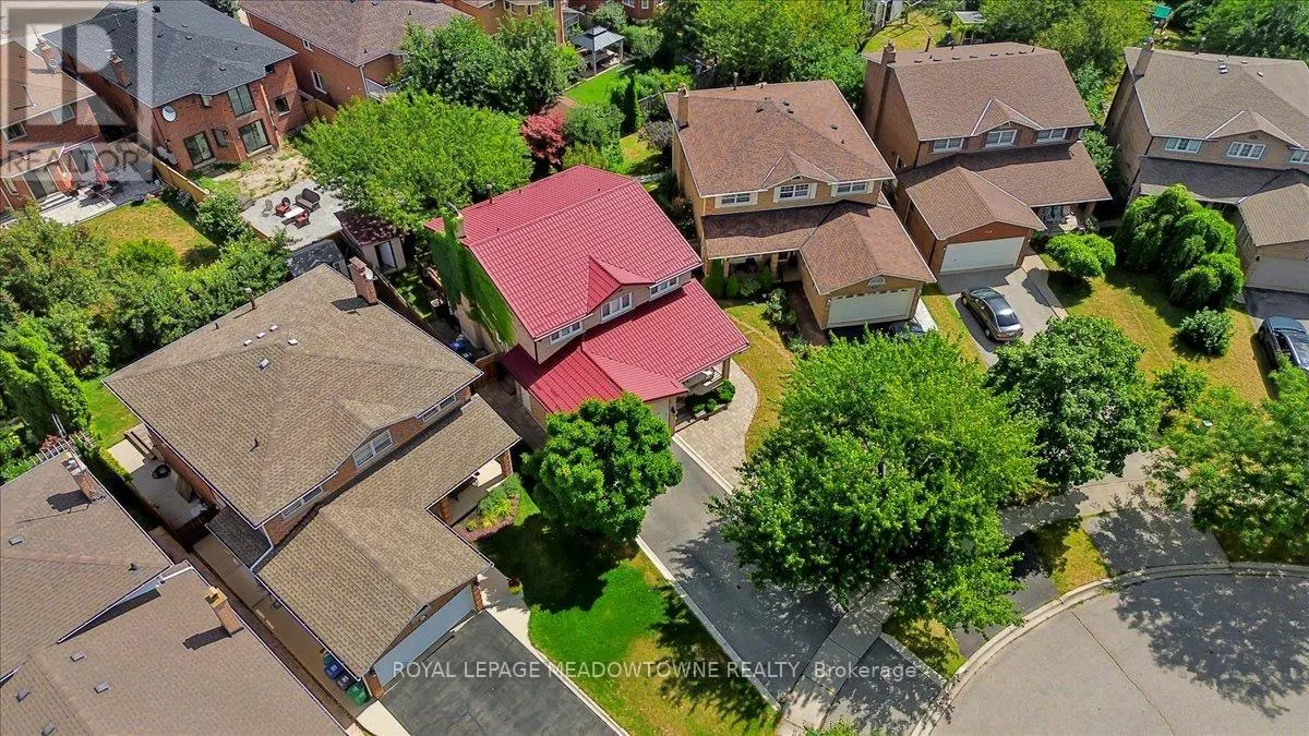 836 GREYCEDAR CRESCENT