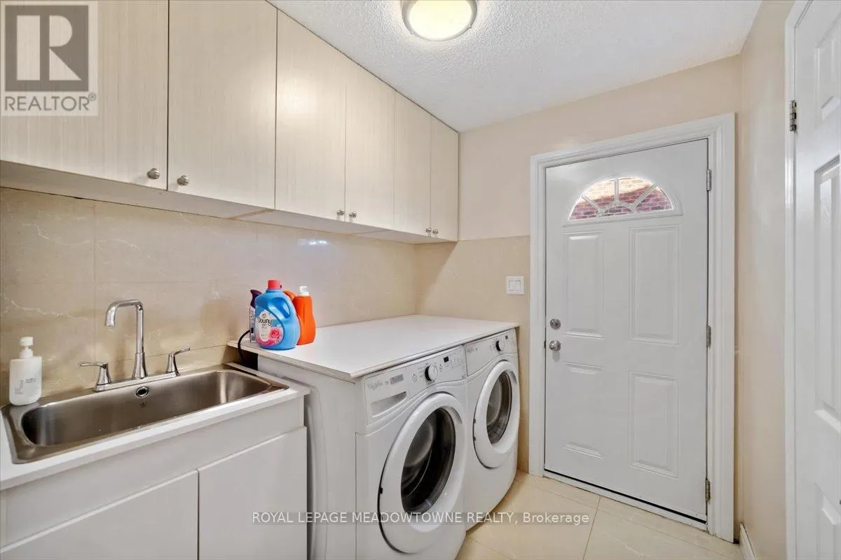 836 GREYCEDAR CRESCENT