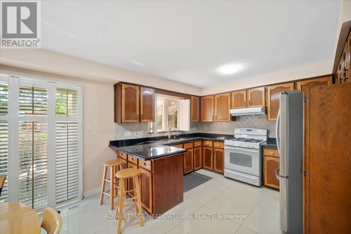 836 GREYCEDAR CRESCENT
