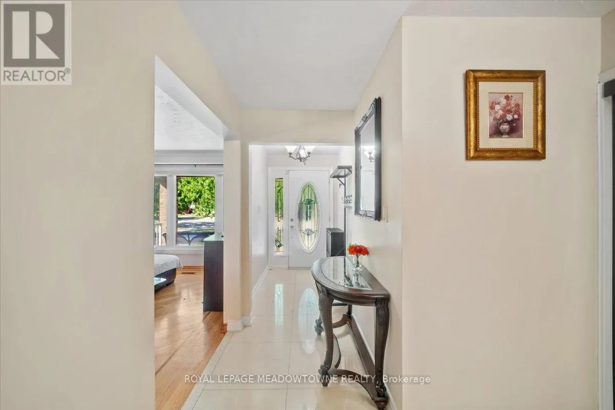 836 GREYCEDAR CRESCENT