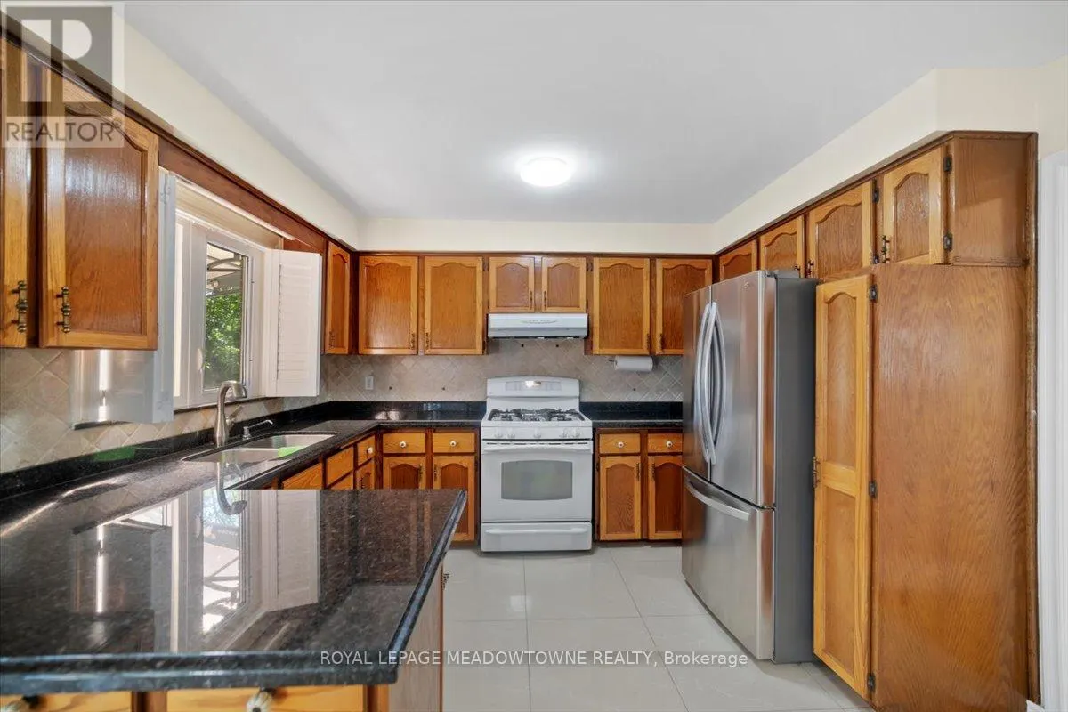 836 GREYCEDAR CRESCENT