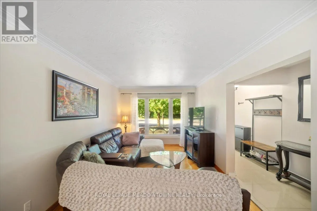 836 GREYCEDAR CRESCENT