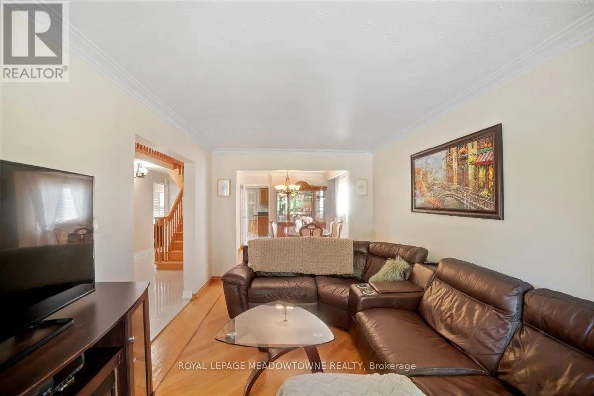 836 GREYCEDAR CRESCENT
