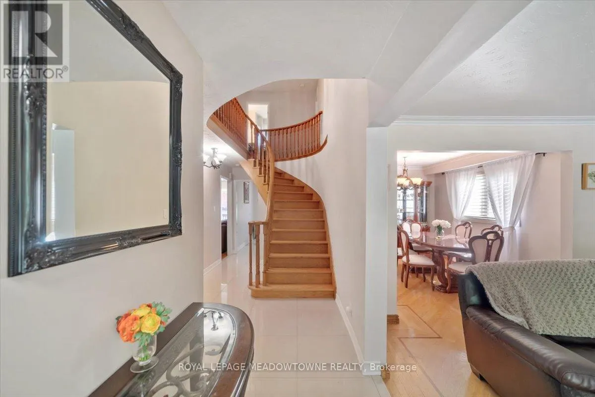 836 GREYCEDAR CRESCENT