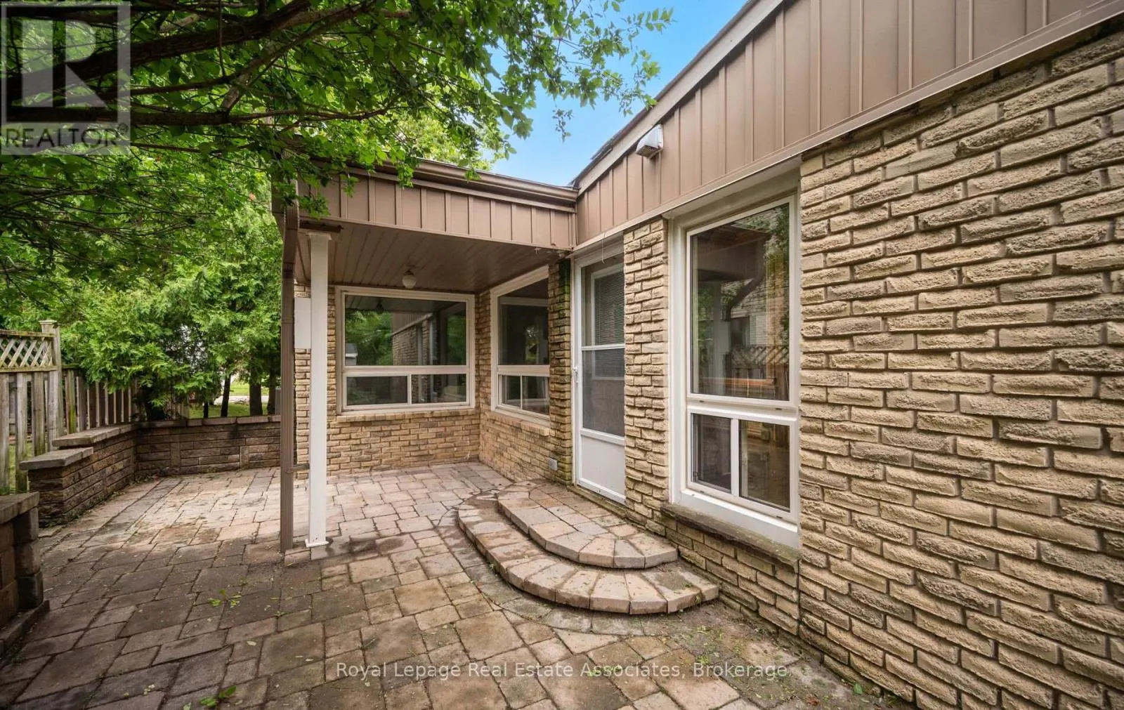 4 DUNRAY COURT