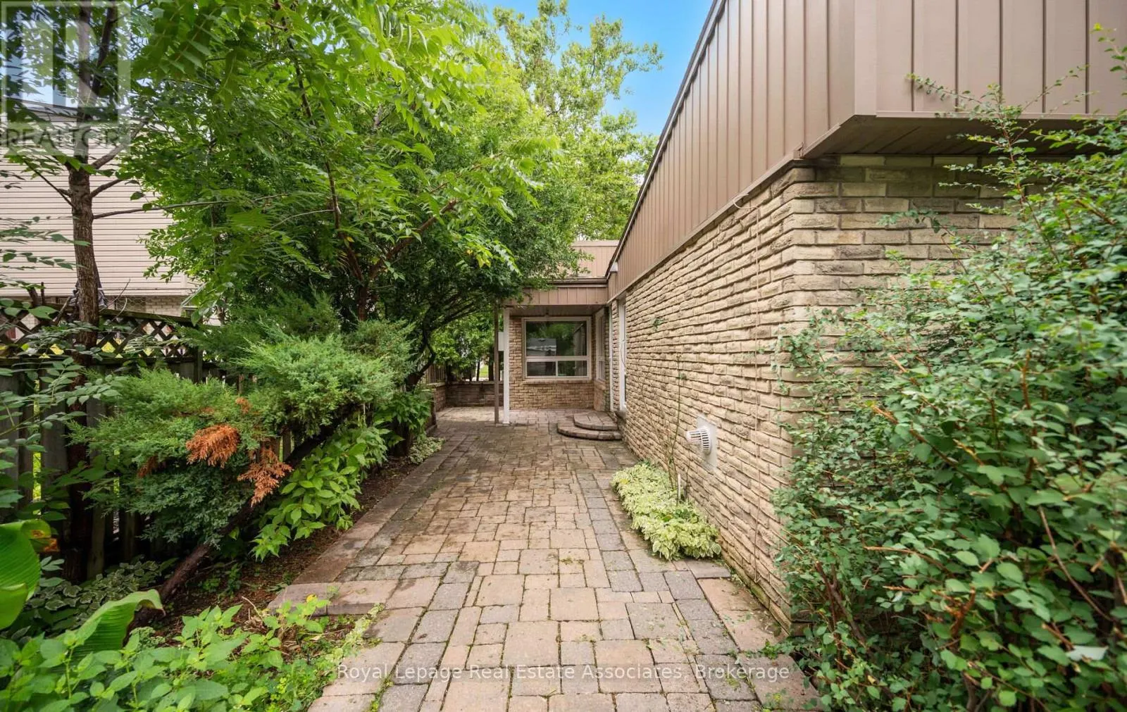 4 DUNRAY COURT