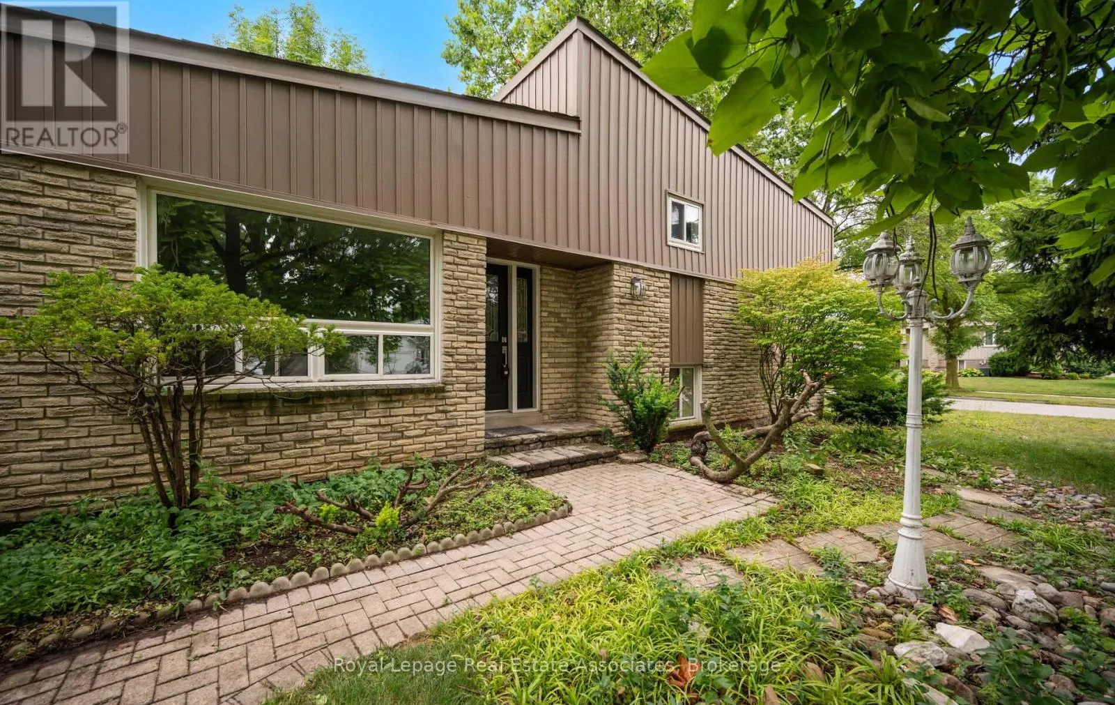 4 DUNRAY COURT