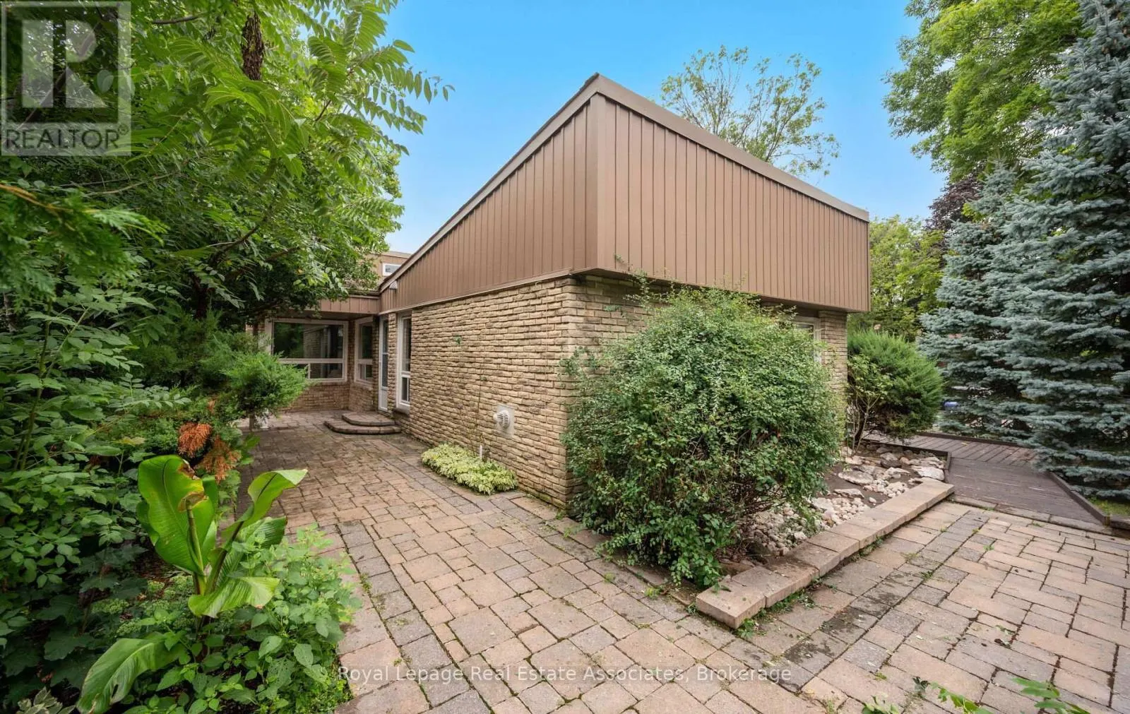 4 DUNRAY COURT
