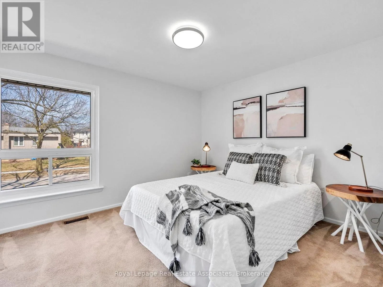 4 DUNRAY COURT