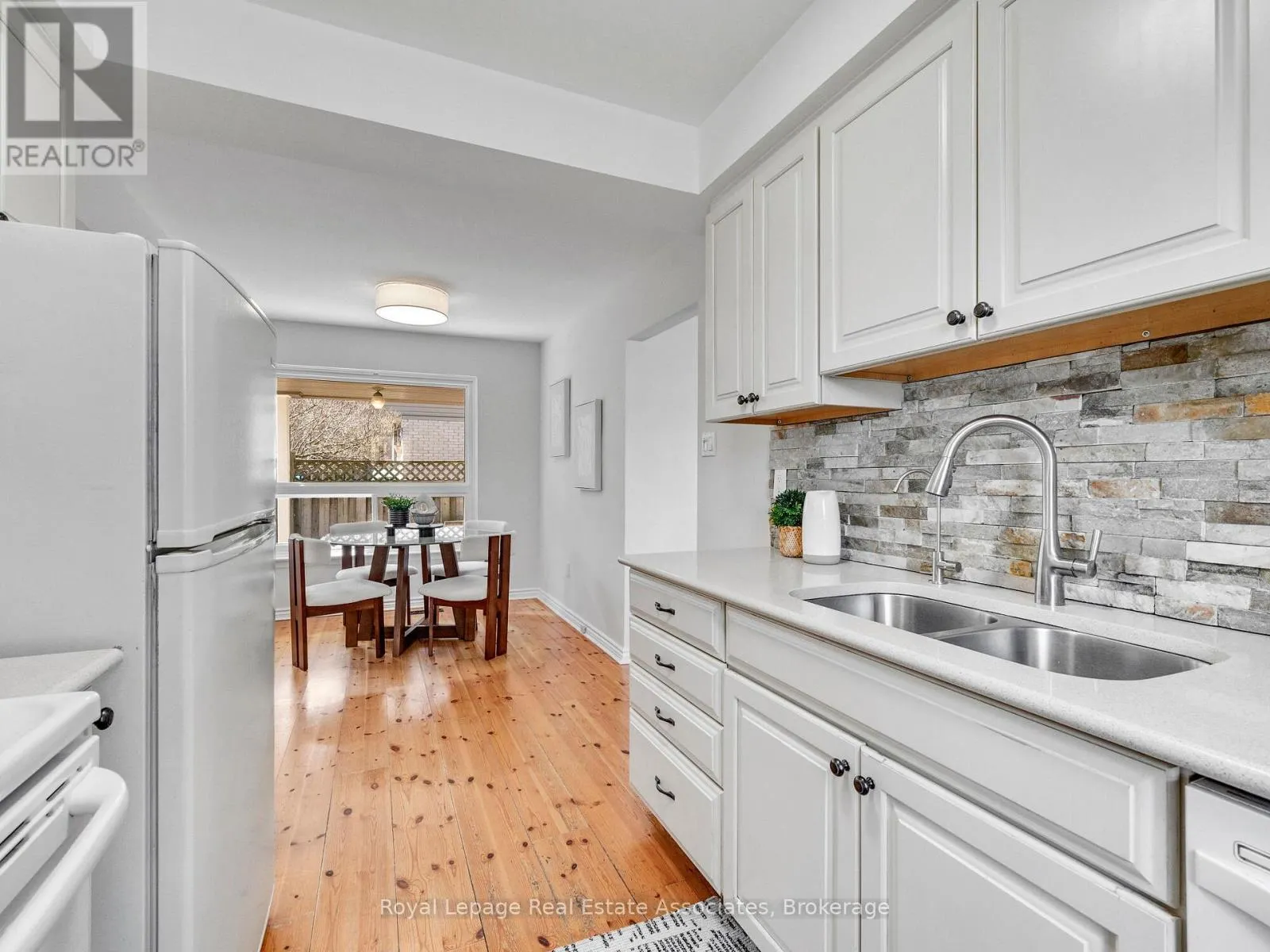 4 DUNRAY COURT