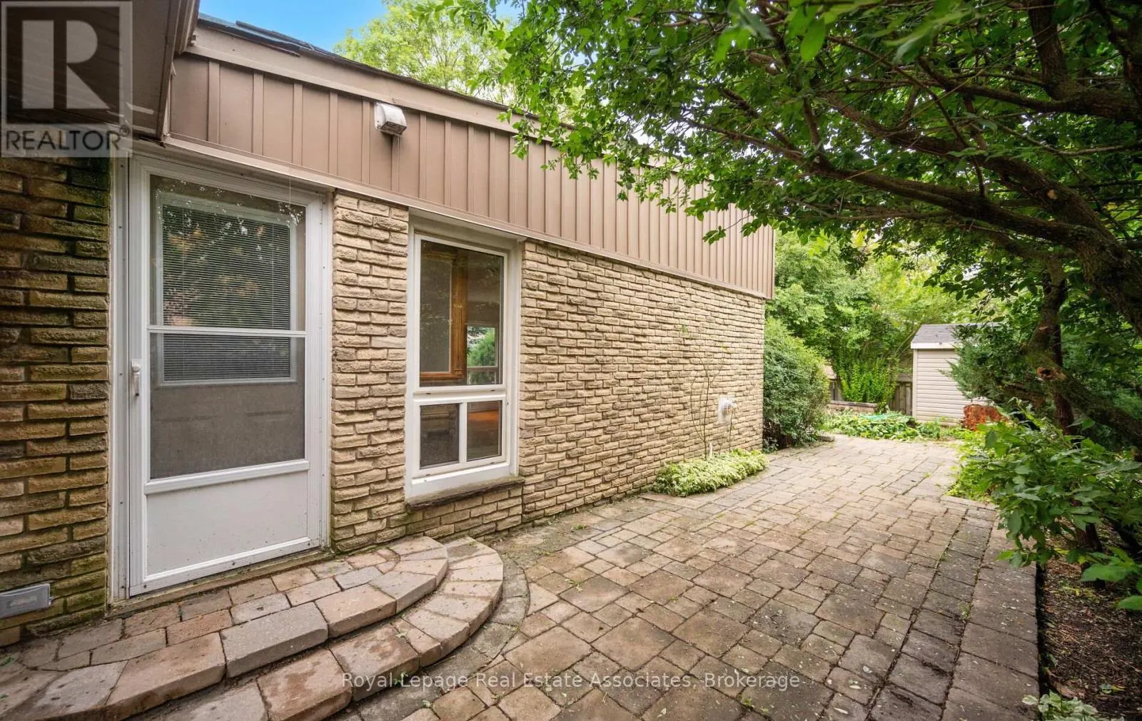 4 DUNRAY COURT