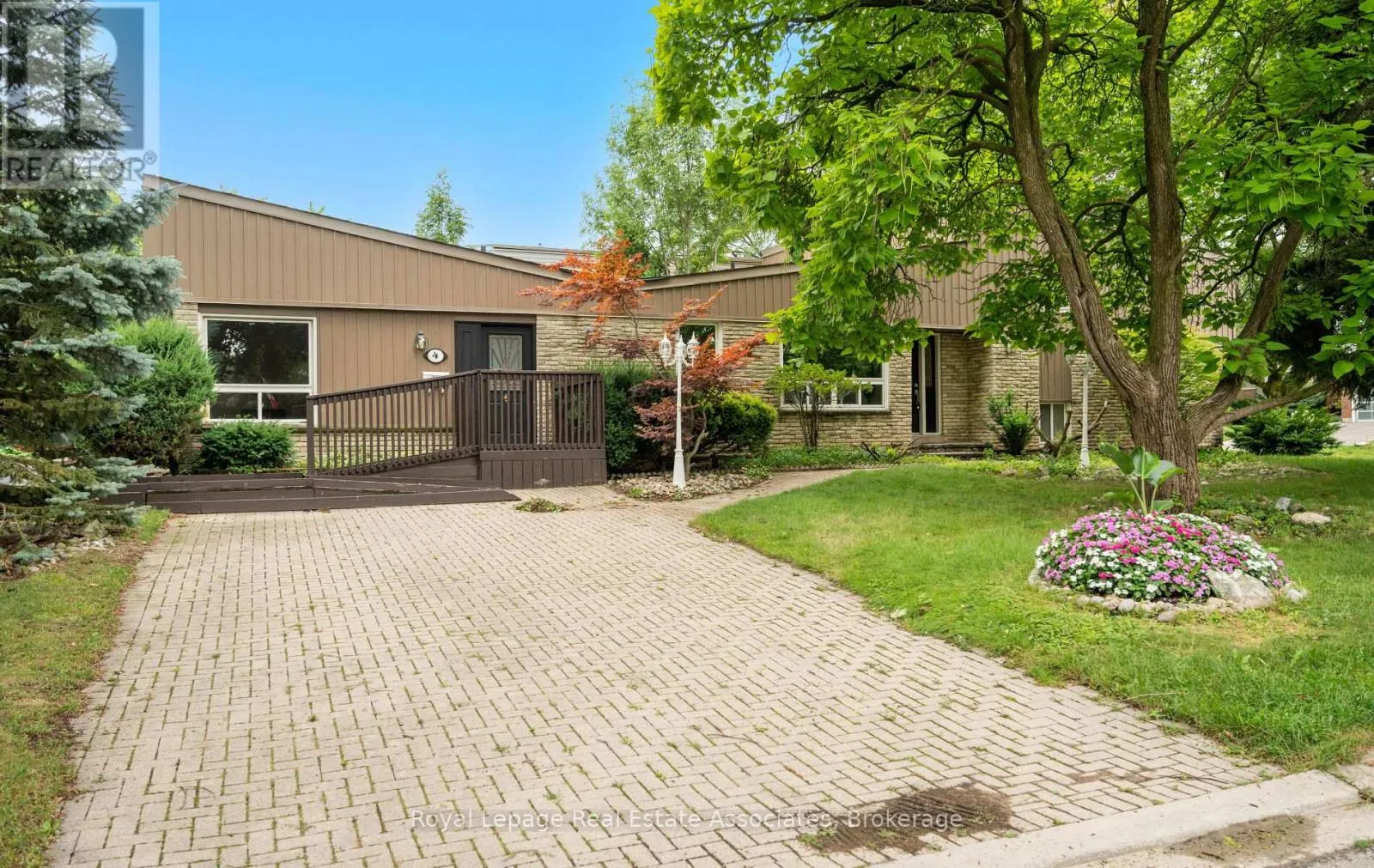 4 DUNRAY COURT