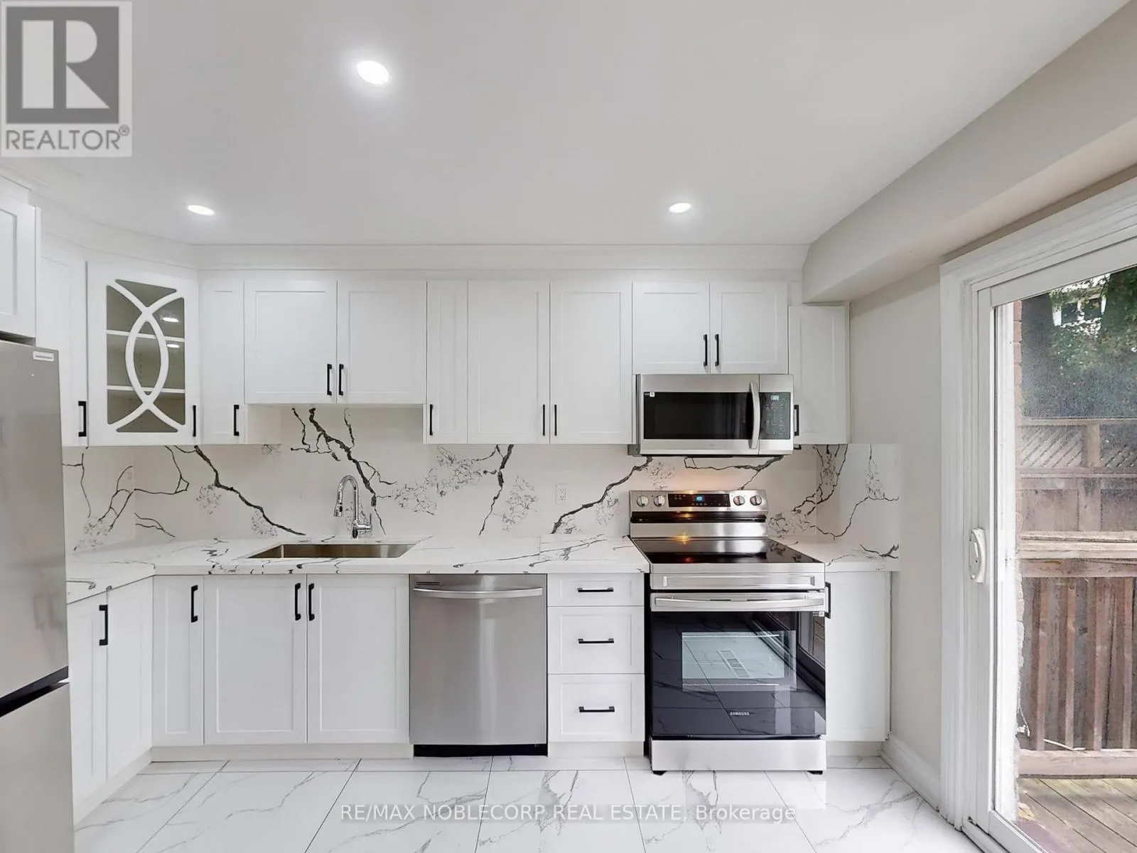 892 SWEETWATER CRESCENT