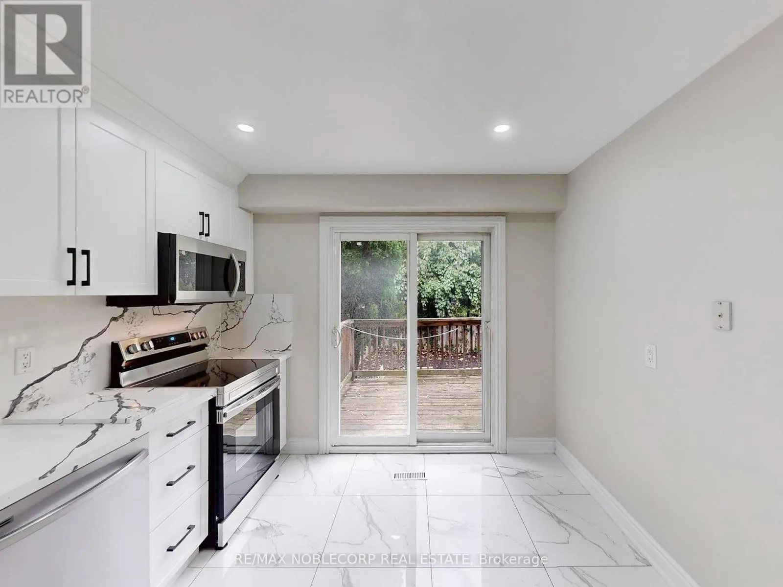 892 SWEETWATER CRESCENT