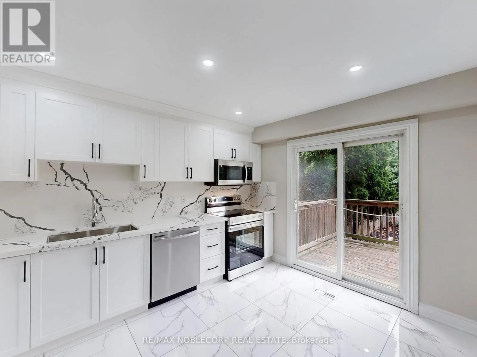 892 SWEETWATER CRESCENT