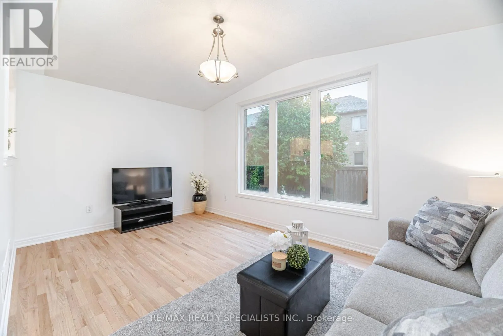 238 GIDDINGS CRESCENT