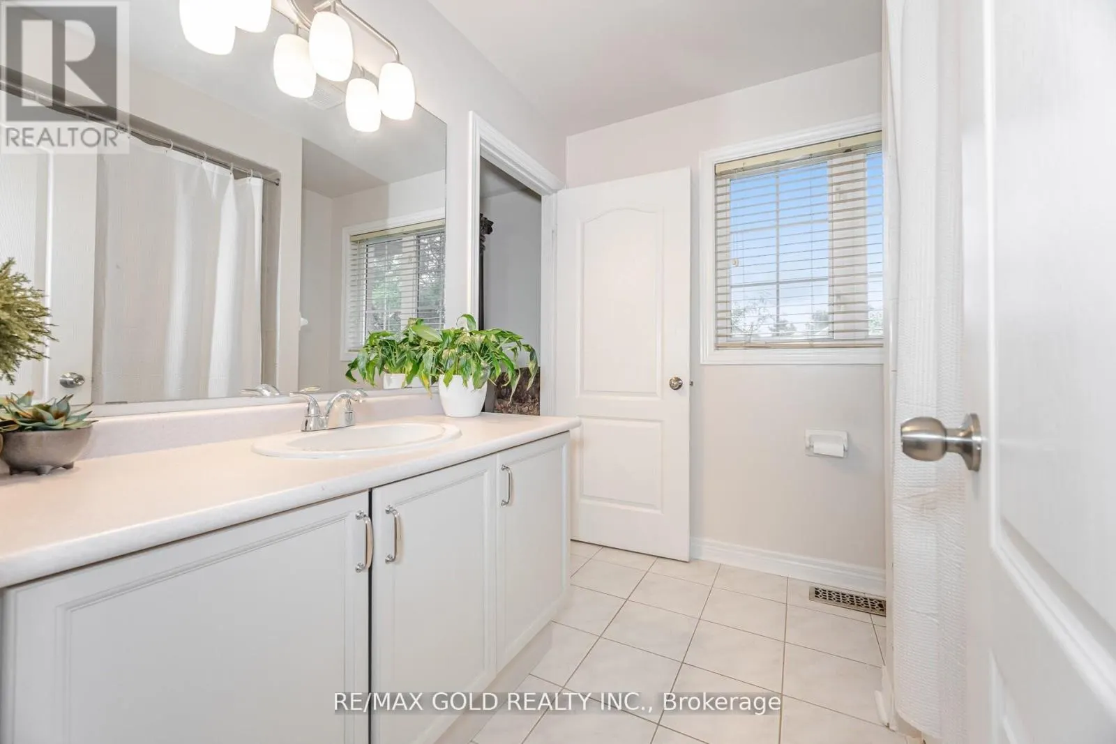 14 MARTINEAU ROAD