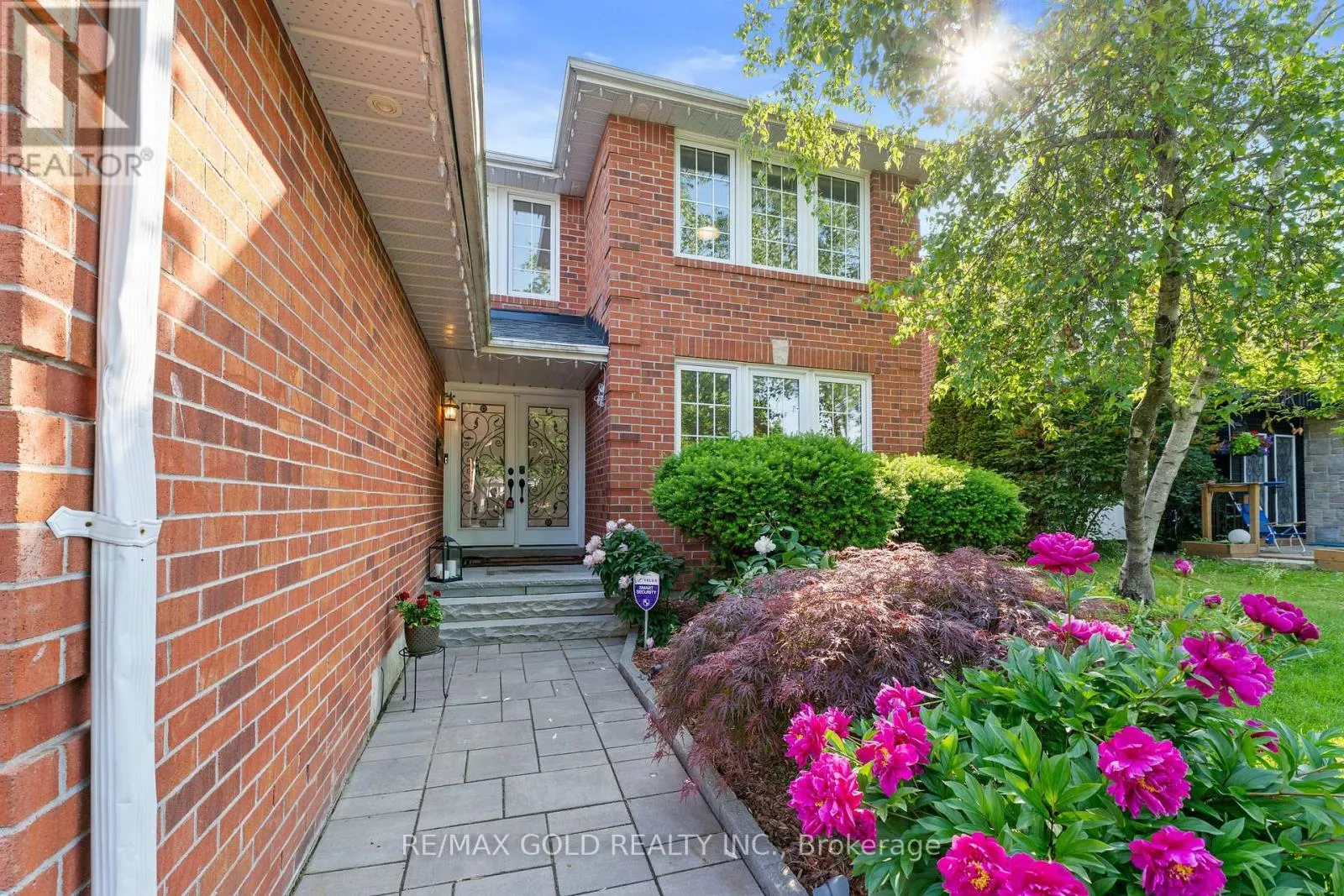 66 BARR CRESCENT