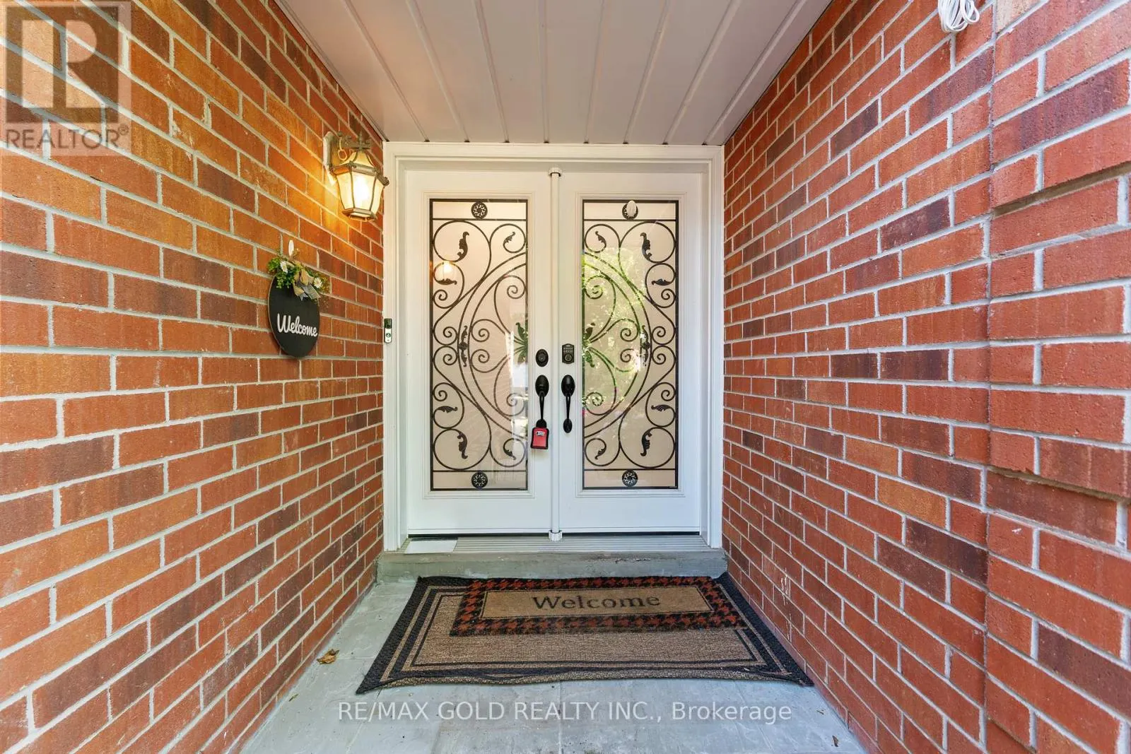 66 BARR CRESCENT