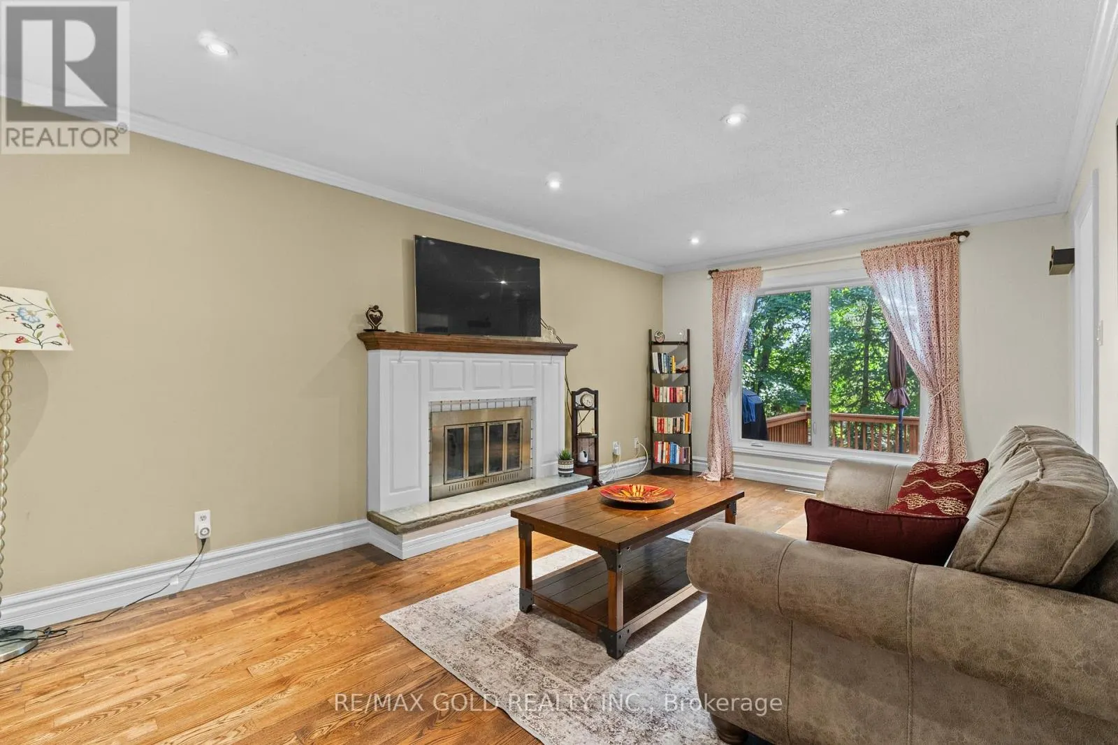 66 BARR CRESCENT