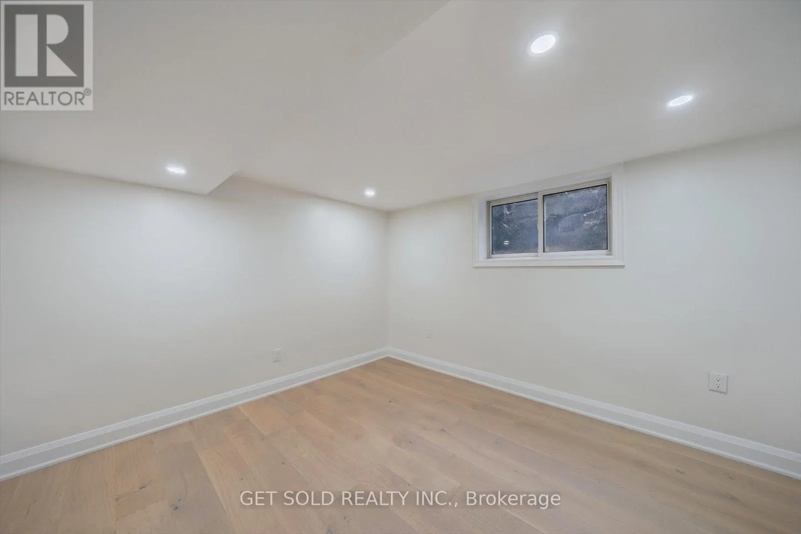 521 GRAND BOULEVARD