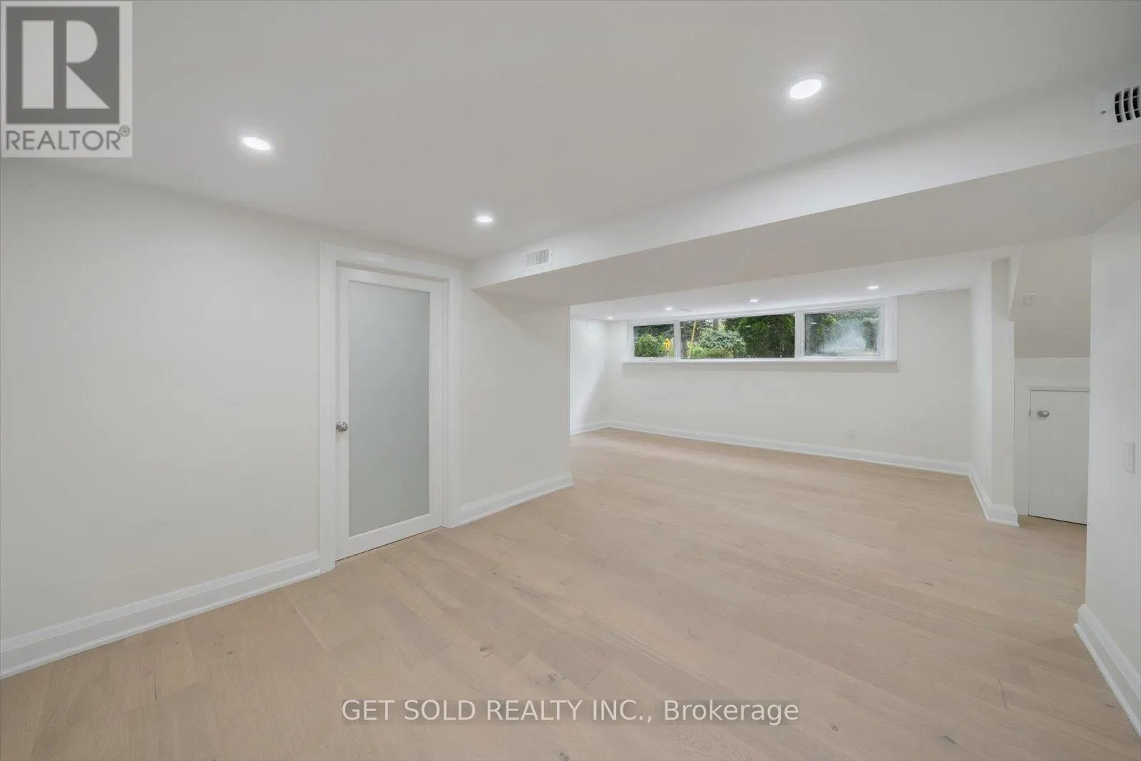 521 GRAND BOULEVARD