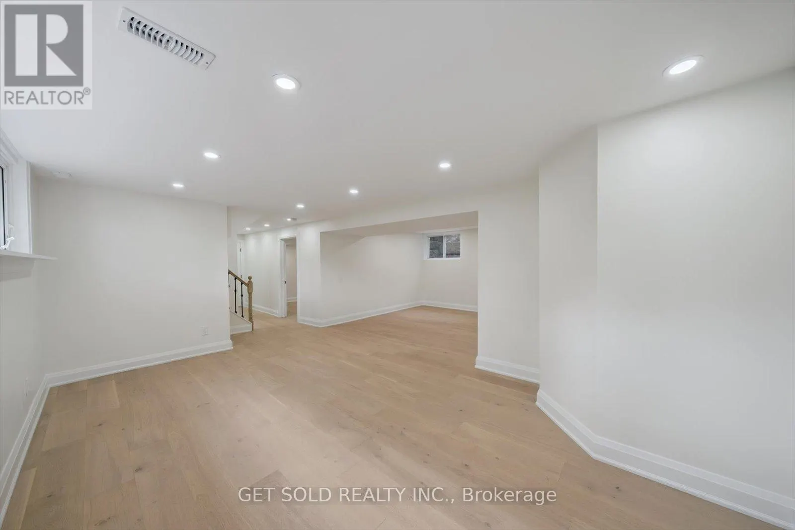 521 GRAND BOULEVARD