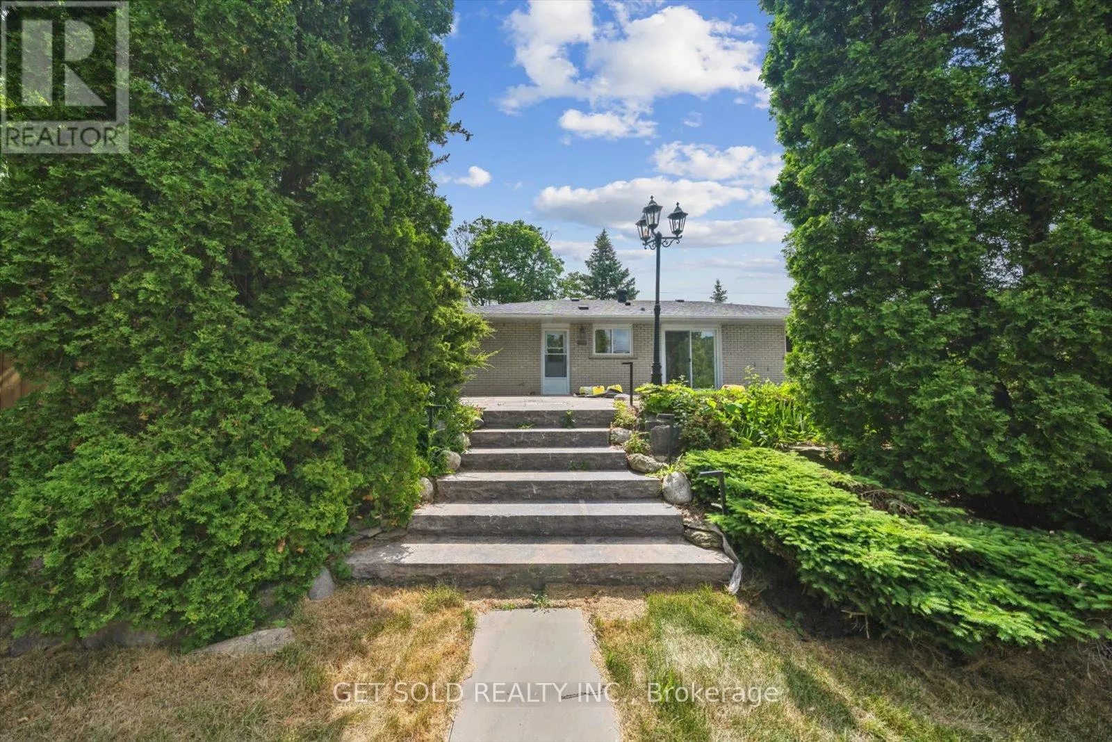 521 GRAND BOULEVARD