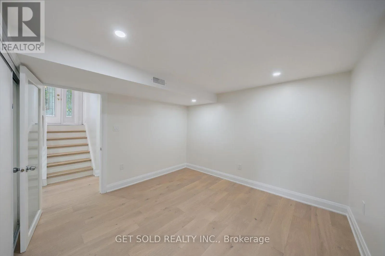 521 GRAND BOULEVARD