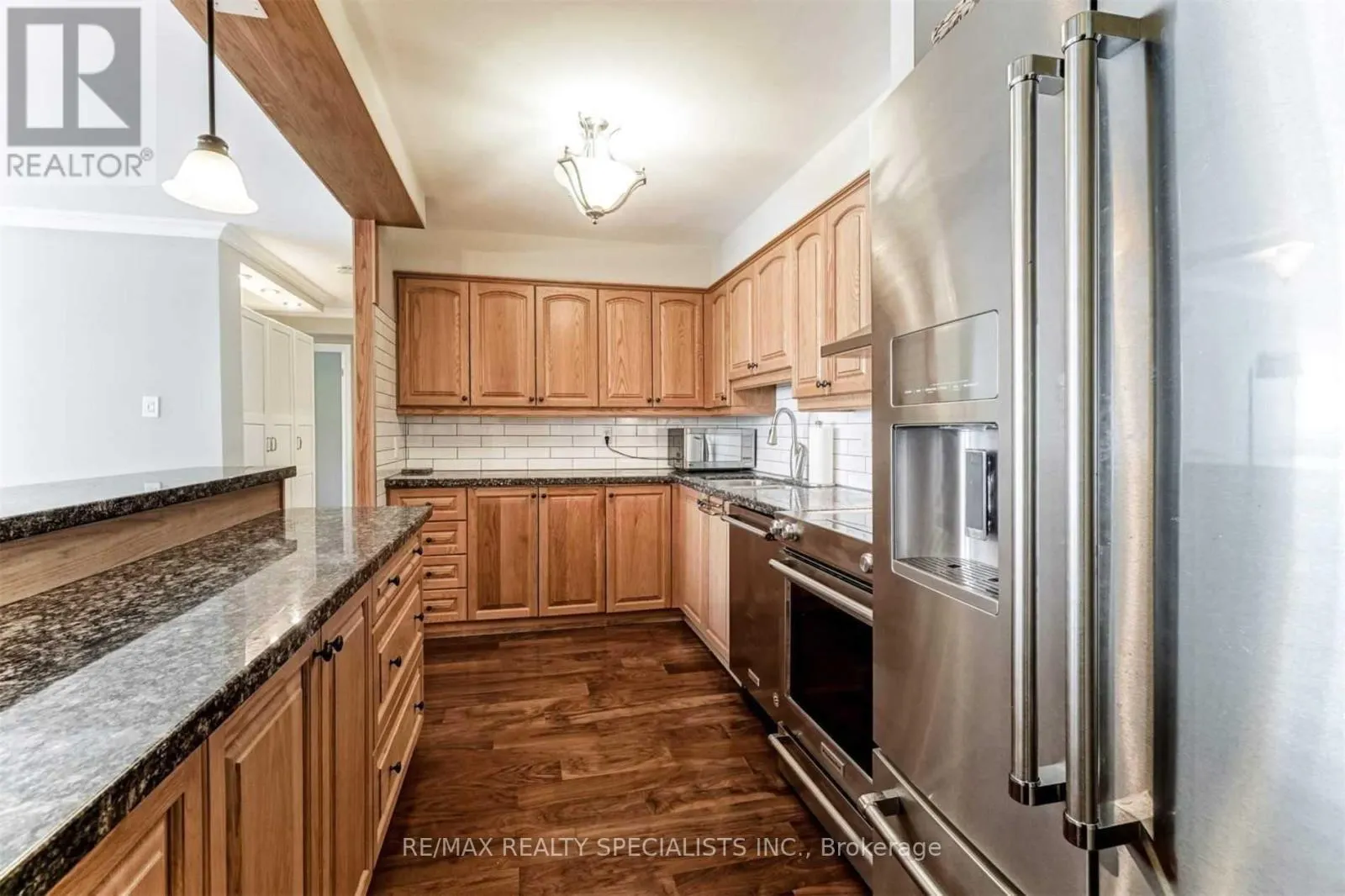 203 - 50 ELM DRIVE E