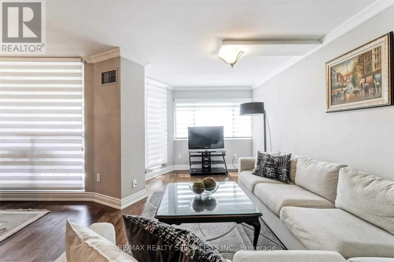 203 - 50 ELM DRIVE E