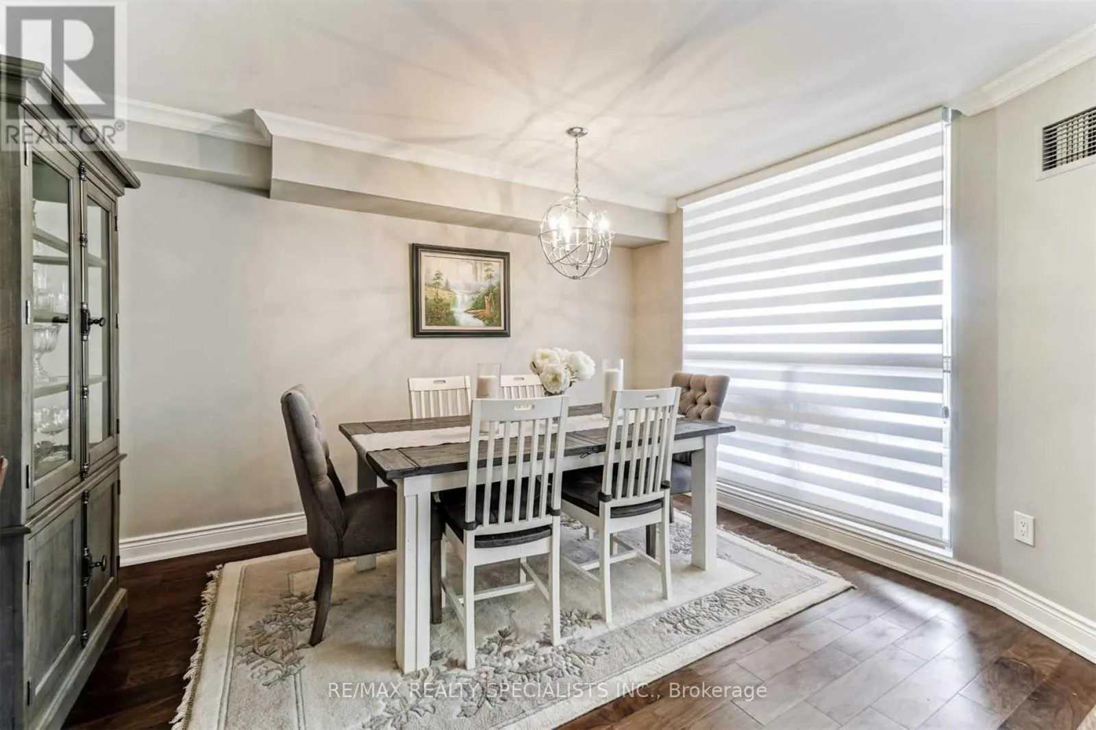203 - 50 ELM DRIVE E